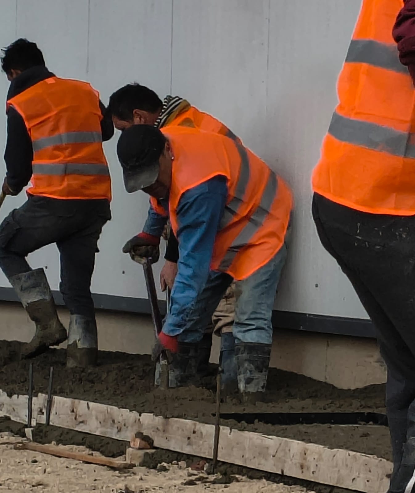Equipo de VULMAN ejecutando trabajos de obra